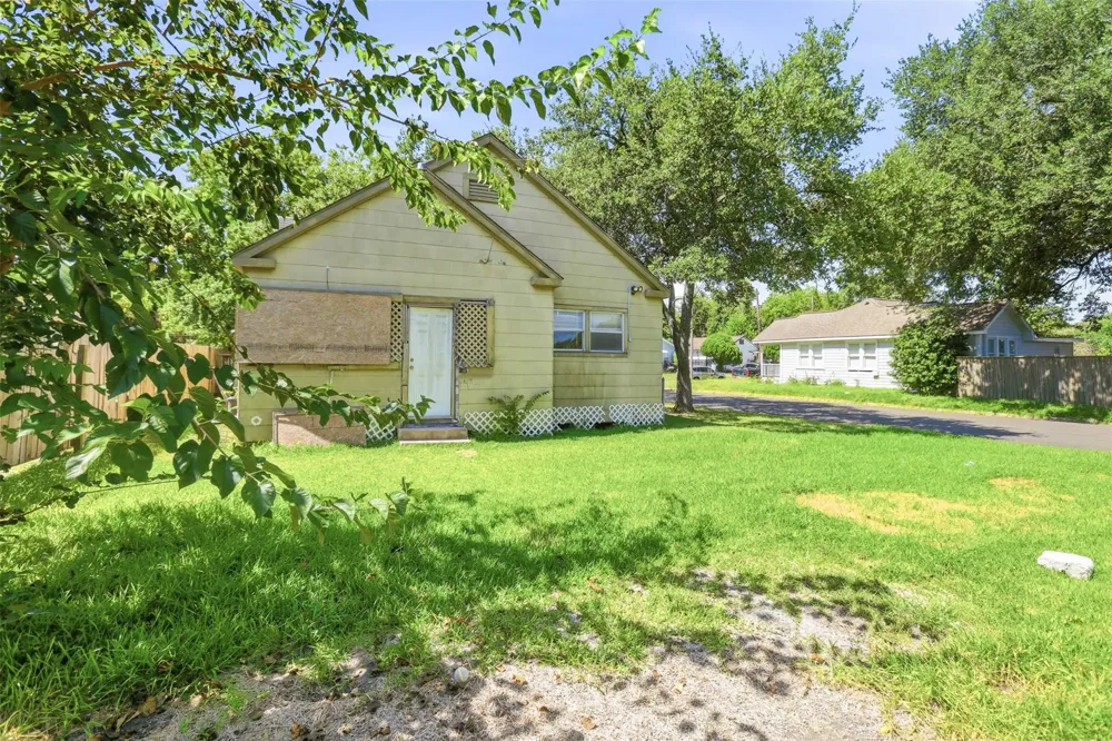 800 E Lobit Street Baytown, TX 77520