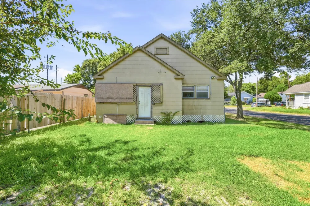 800 E Lobit Street Baytown, TX 77520