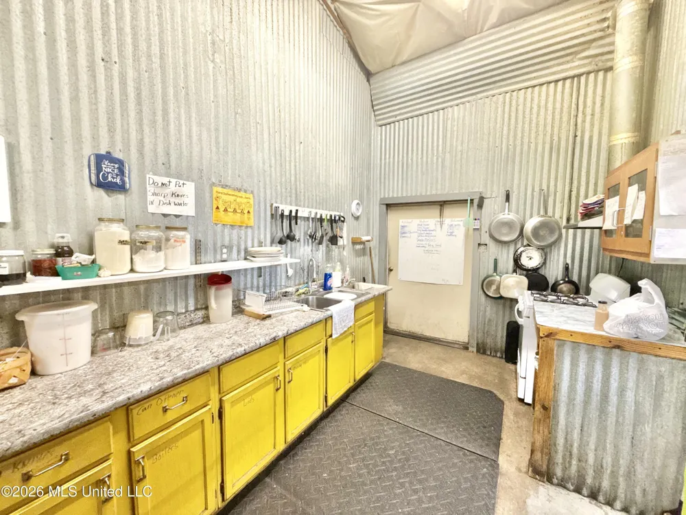 23186 Highway 51 Crystal Springs, MS 39059