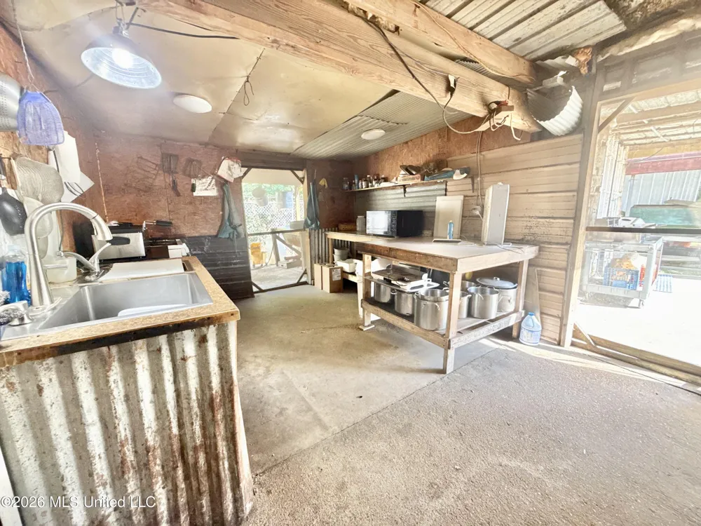 23186 Highway 51 Crystal Springs, MS 39059