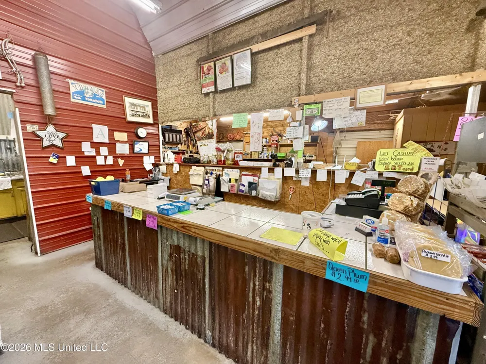 23186 Highway 51 Crystal Springs, MS 39059