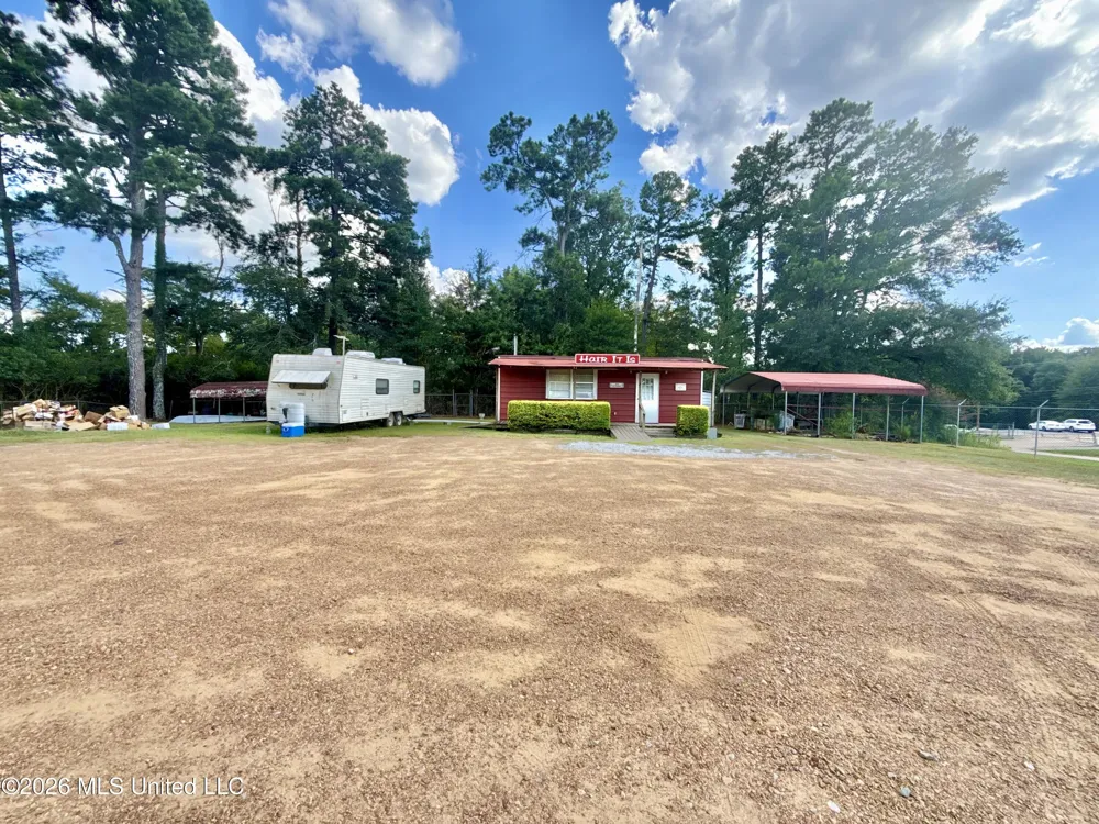 23186 Highway 51 Crystal Springs, MS 39059