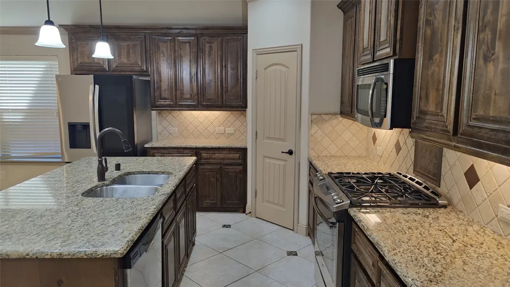 113 Chelsea Court Lewisville, TX 75067