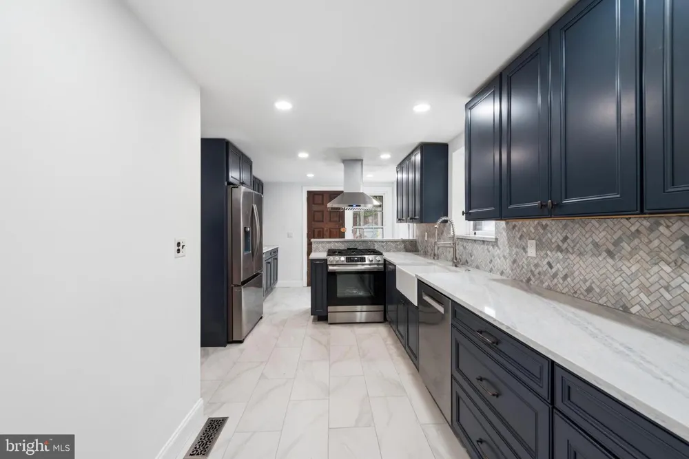 2218 LOCUST STREET Philadelphia, PA 19103