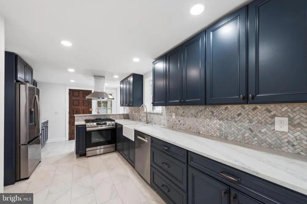2218 LOCUST STREET Philadelphia, PA 19103
