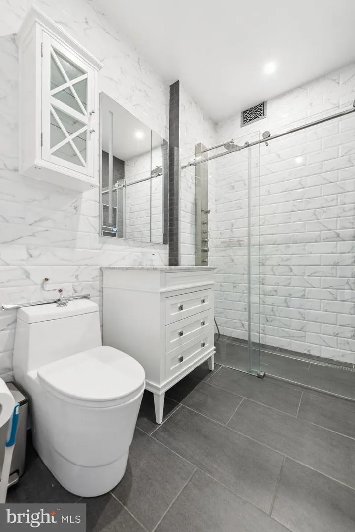 2218 LOCUST STREET Philadelphia, PA 19103