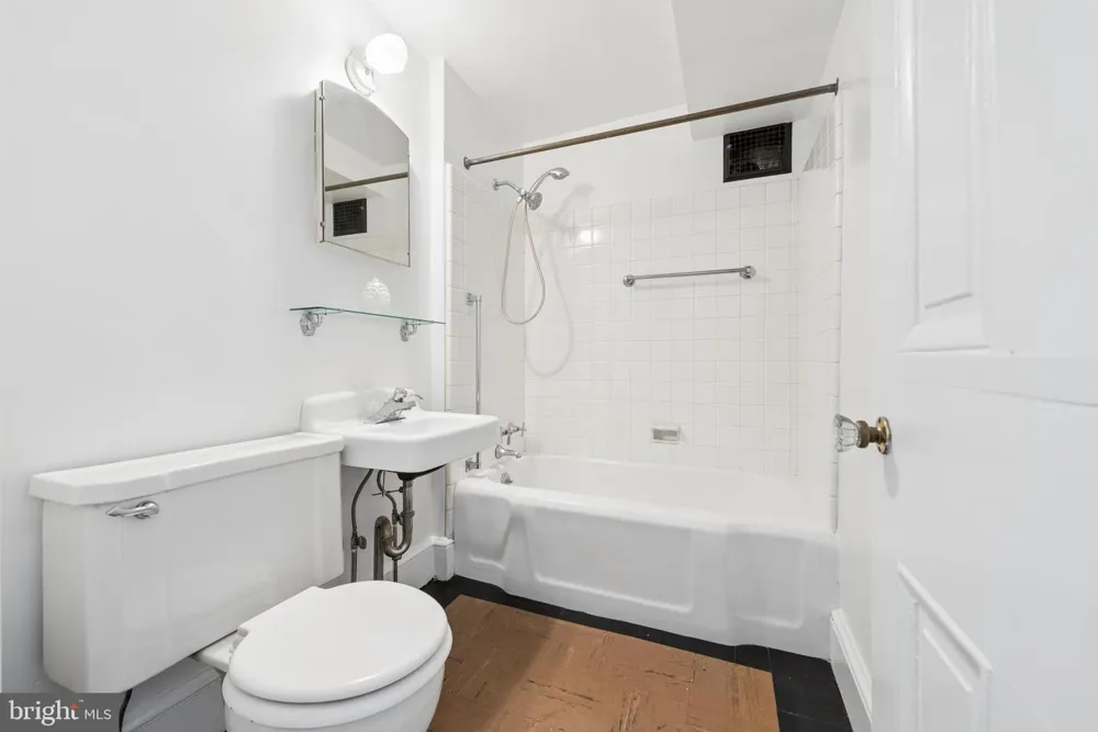 2218 LOCUST STREET Philadelphia, PA 19103