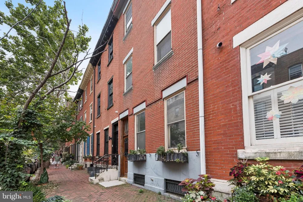 2218 LOCUST STREET Philadelphia, PA 19103