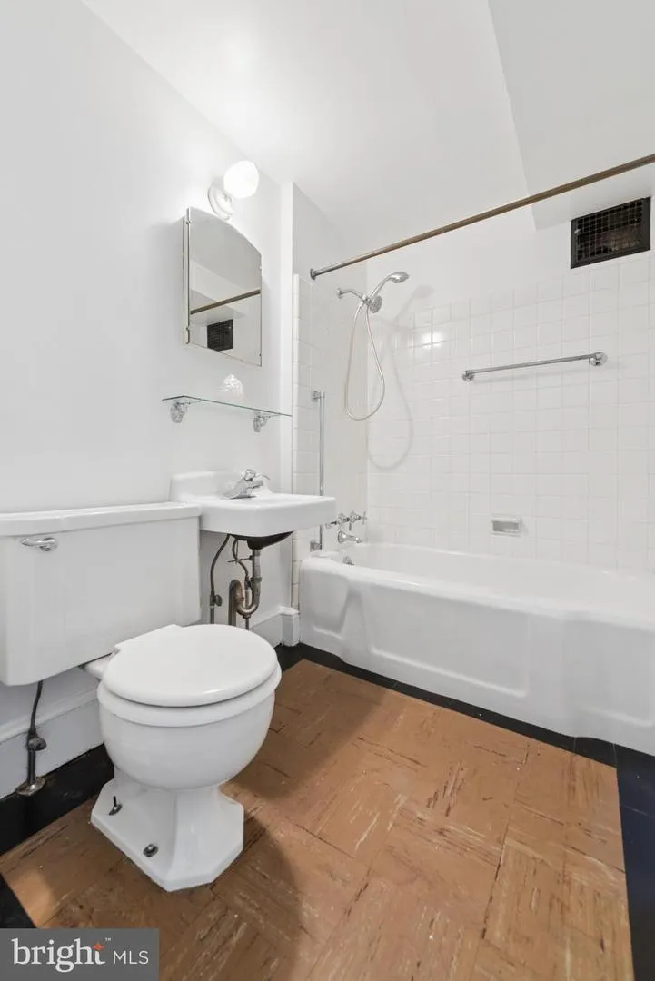 2218 LOCUST STREET Philadelphia, PA 19103