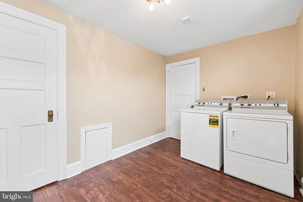2218 LOCUST STREET Philadelphia, PA 19103