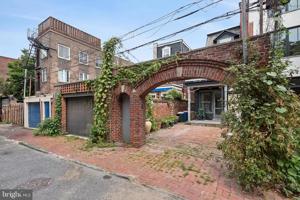 2218 LOCUST STREET Philadelphia, PA 19103