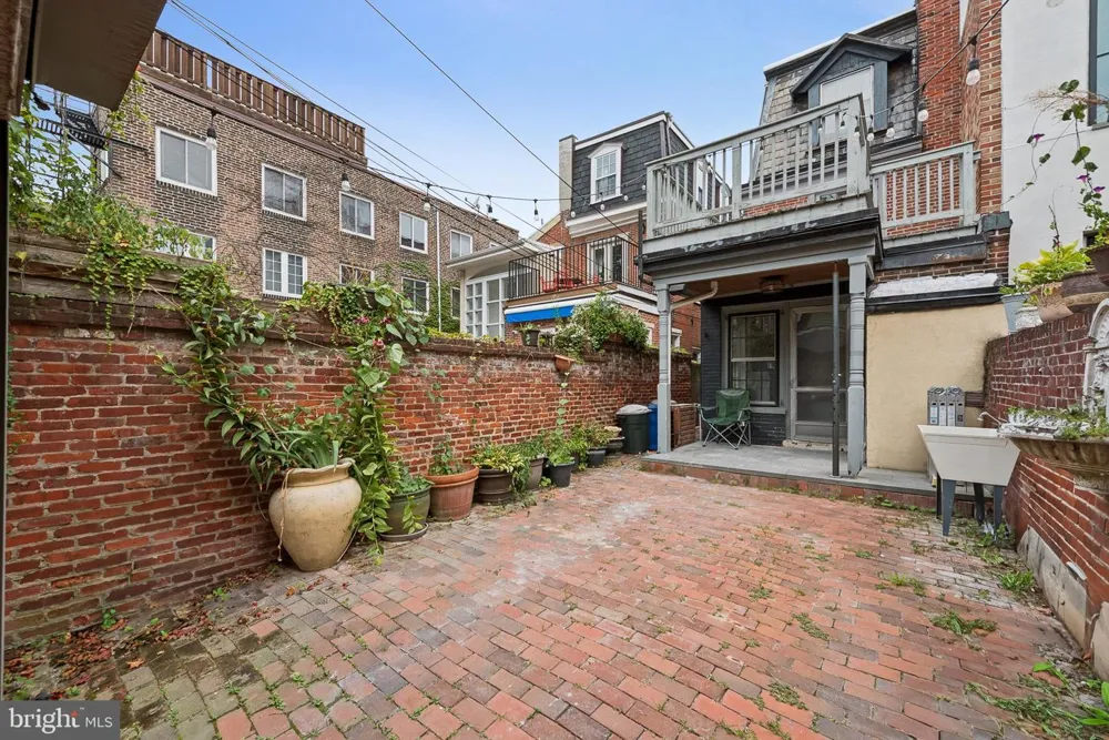 2218 LOCUST STREET Philadelphia, PA 19103