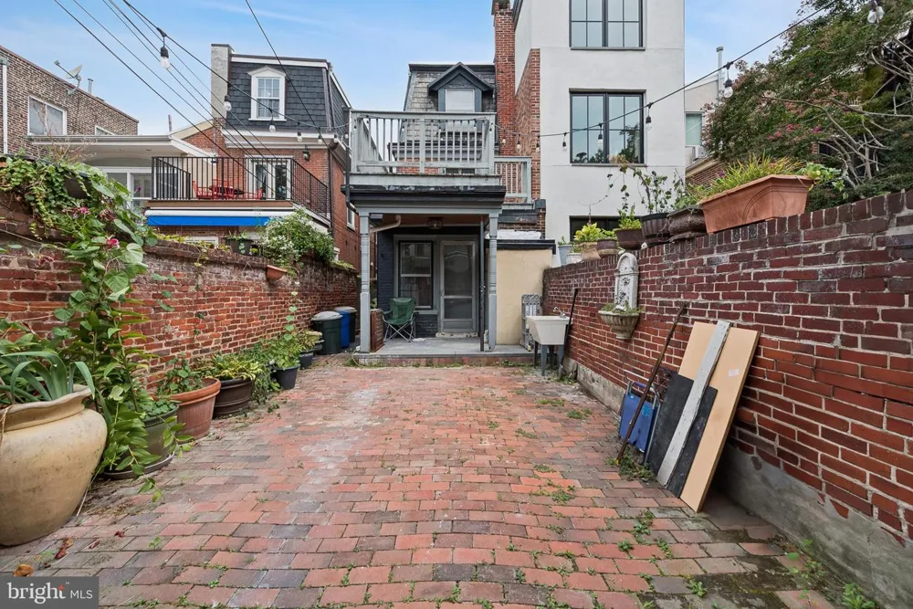 2218 LOCUST STREET Philadelphia, PA 19103