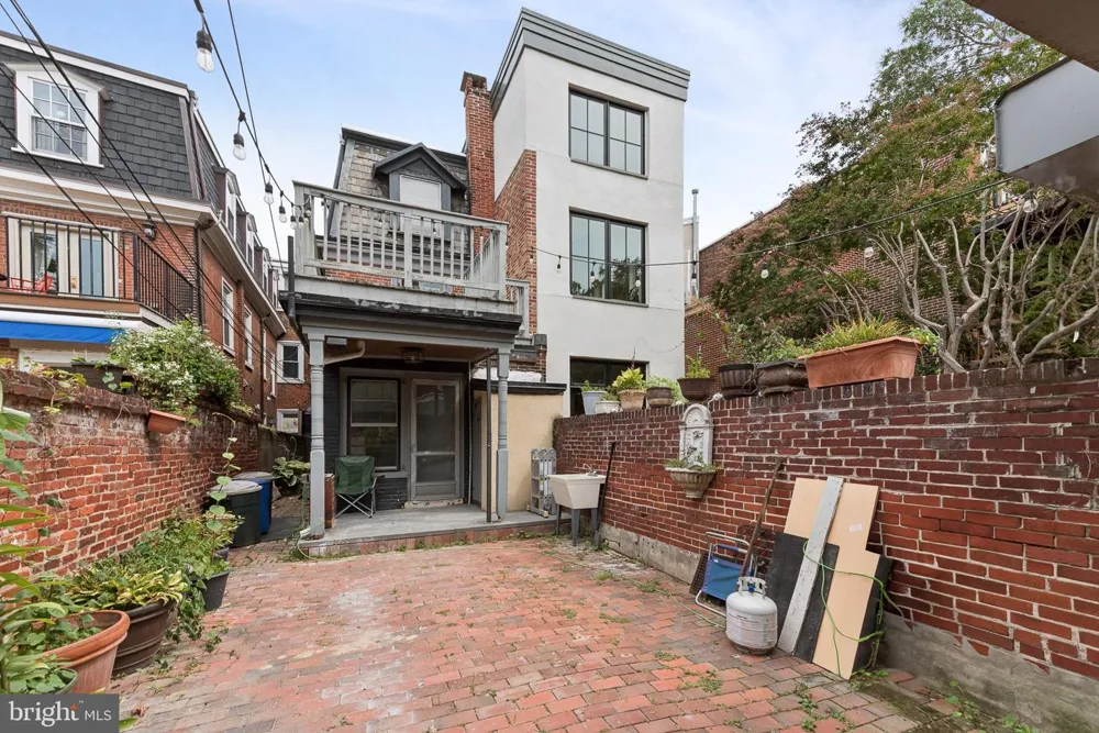 2218 LOCUST STREET Philadelphia, PA 19103