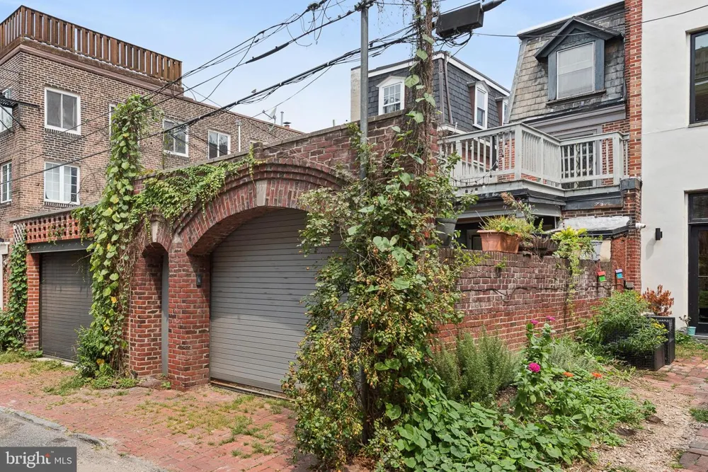 2218 LOCUST STREET Philadelphia, PA 19103