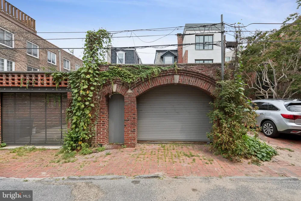 2218 LOCUST STREET Philadelphia, PA 19103