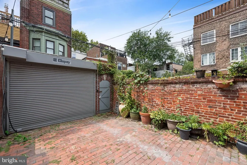 2218 LOCUST STREET Philadelphia, PA 19103