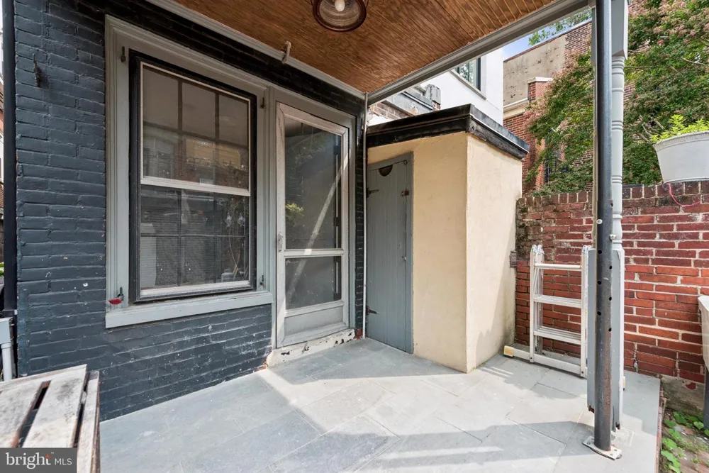 2218 LOCUST STREET Philadelphia, PA 19103