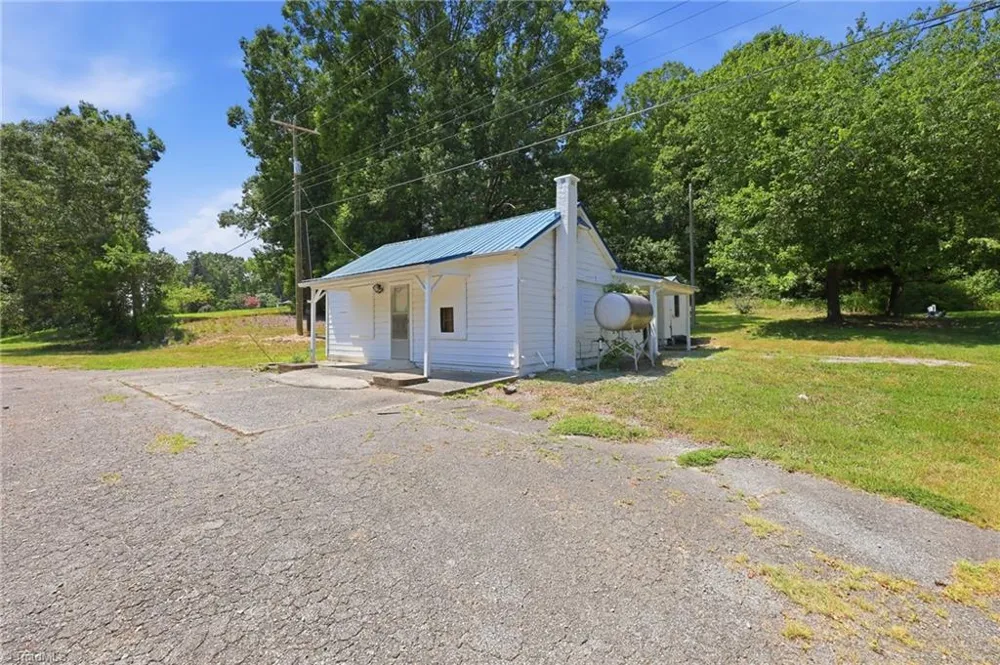 2128 Old Nc Highway 109 Lexington, NC 27292