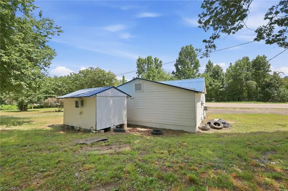 2128 Old Nc Highway 109 Lexington, NC 27292
