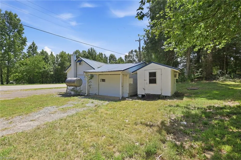 2128 Old Nc Highway 109 Lexington, NC 27292