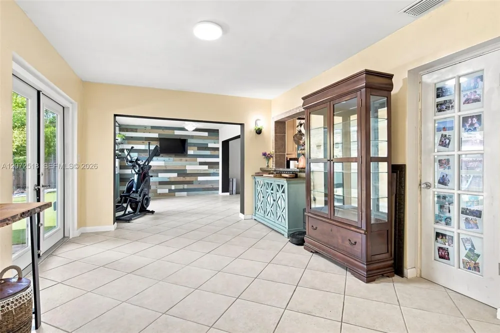 7640 NW 8th St Pembroke Pines, FL 33024