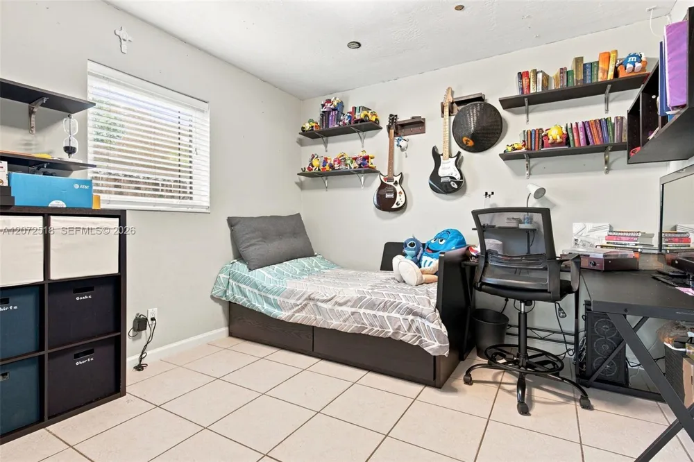 7640 NW 8th St Pembroke Pines, FL 33024