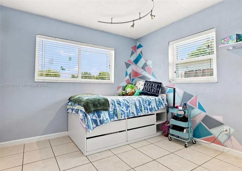 7640 NW 8th St Pembroke Pines, FL 33024