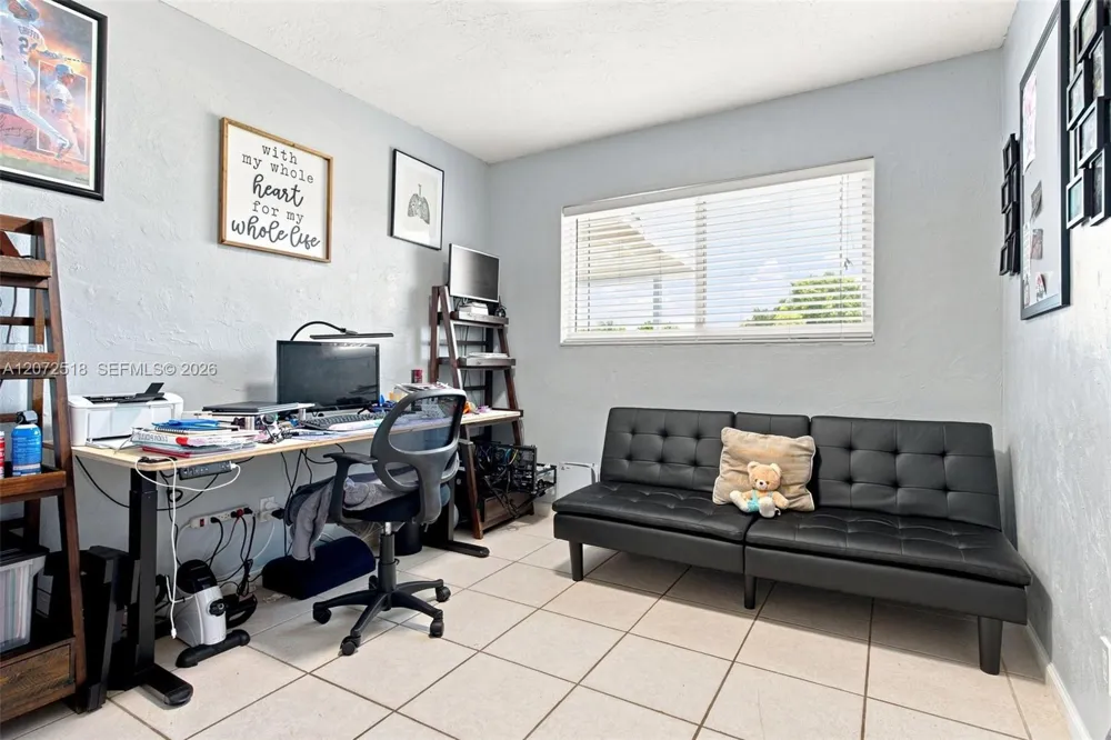 7640 NW 8th St Pembroke Pines, FL 33024