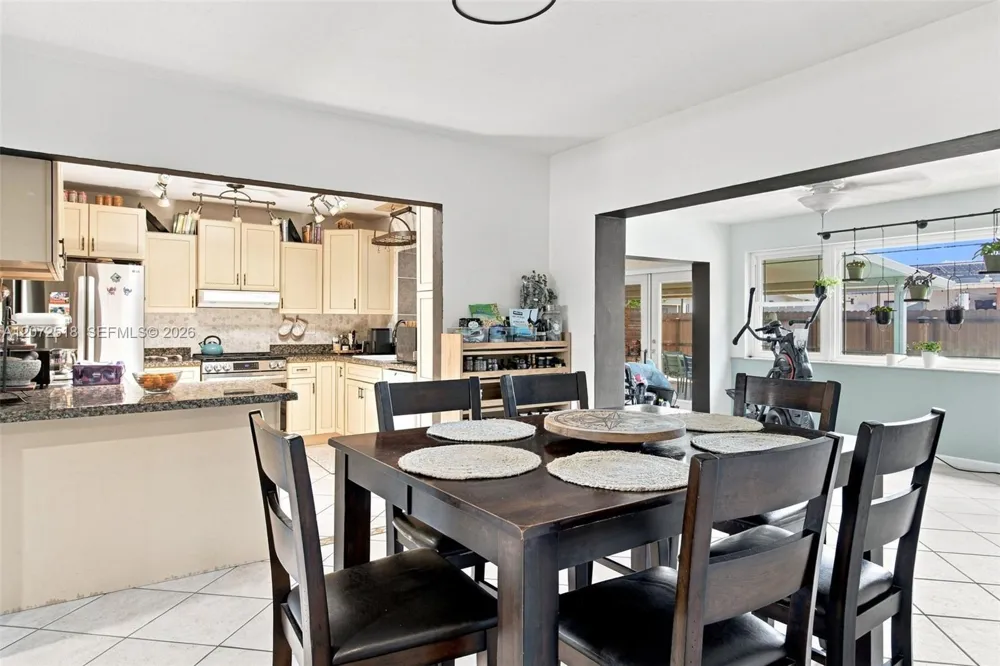 7640 NW 8th St Pembroke Pines, FL 33024