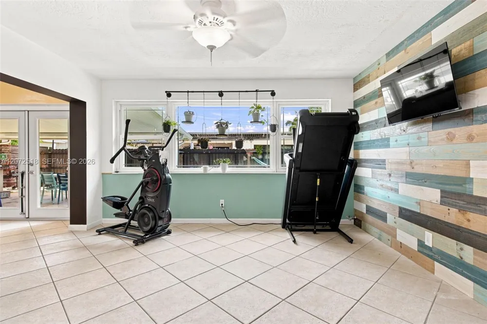 7640 NW 8th St Pembroke Pines, FL 33024