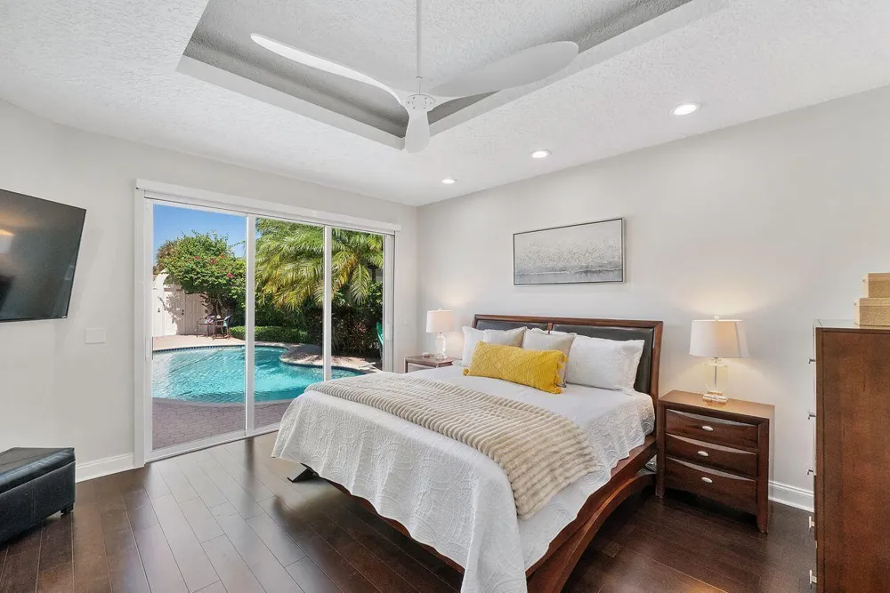 1081 BEL AIRE DRIVE E Pembroke Pines, FL 33027