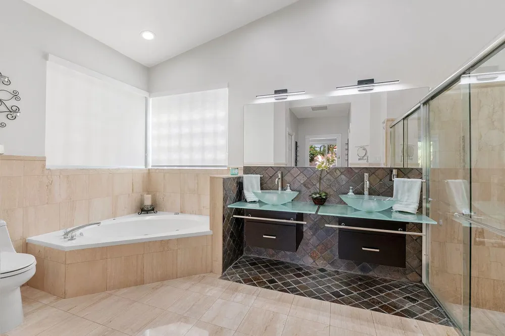 1081 BEL AIRE DRIVE E Pembroke Pines, FL 33027