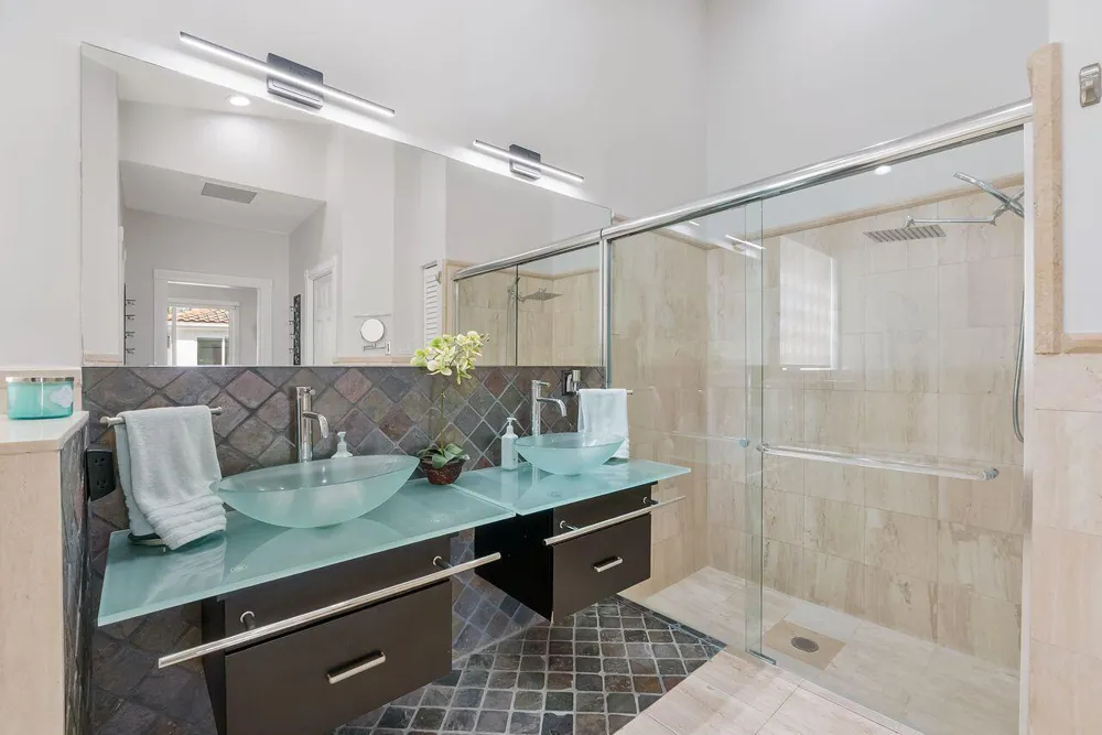 1081 BEL AIRE DRIVE E Pembroke Pines, FL 33027