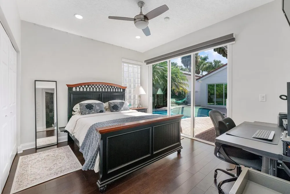 1081 BEL AIRE DRIVE E Pembroke Pines, FL 33027