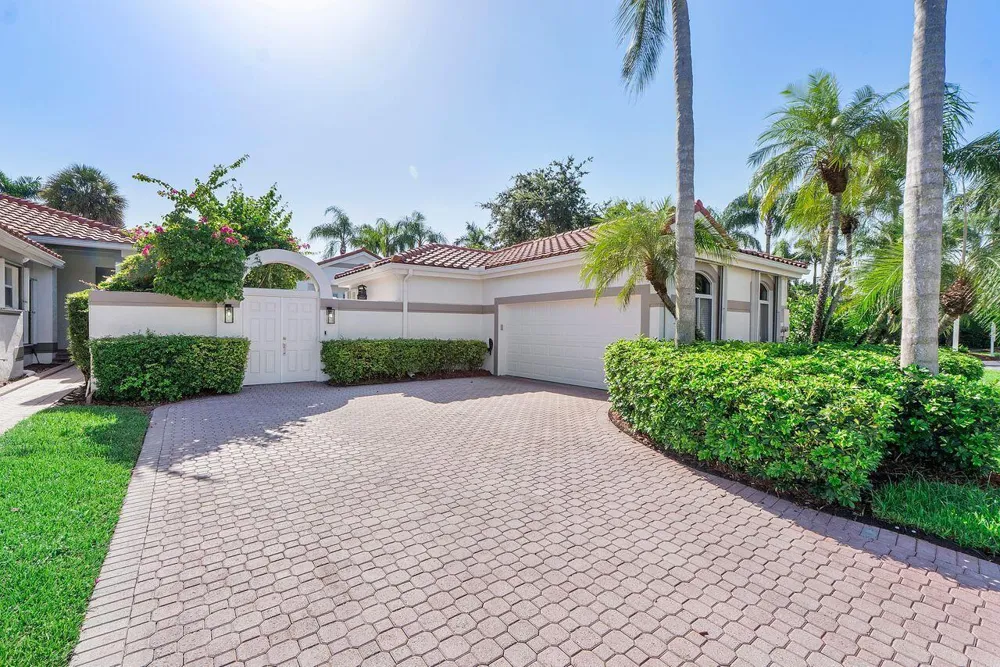 1081 BEL AIRE DRIVE E Pembroke Pines, FL 33027