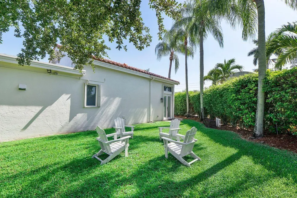 1081 BEL AIRE DRIVE E Pembroke Pines, FL 33027
