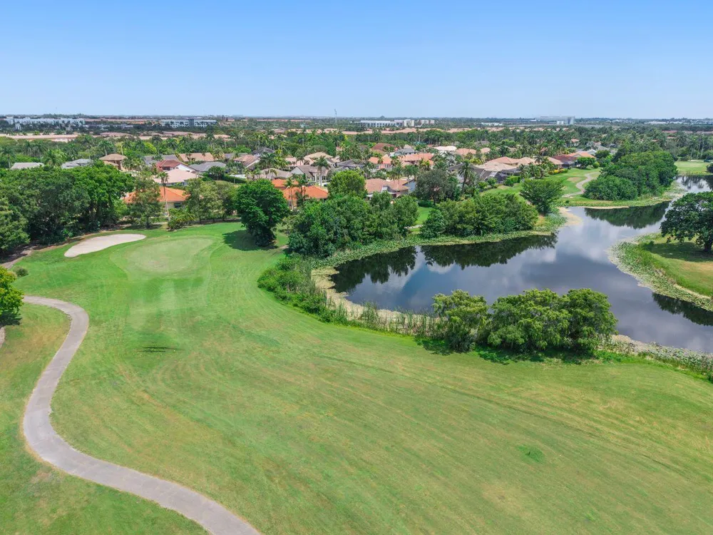 1081 BEL AIRE DRIVE E Pembroke Pines, FL 33027