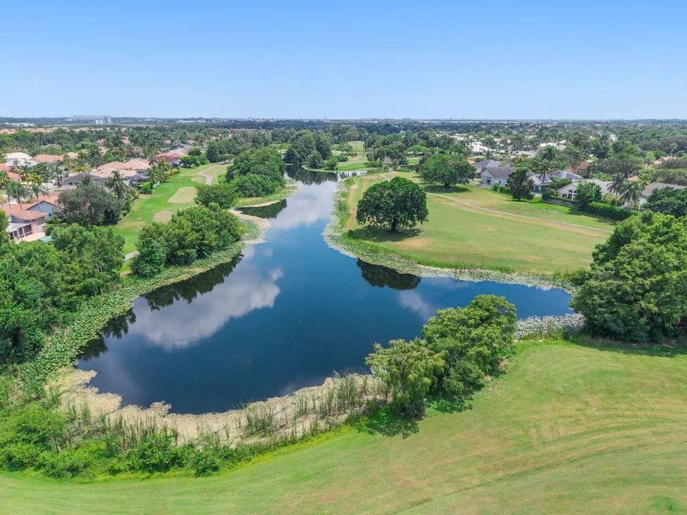 1081 BEL AIRE DRIVE E Pembroke Pines, FL 33027