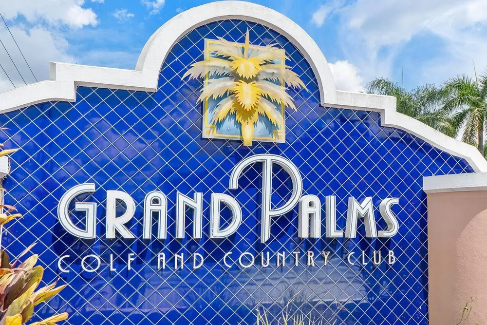 1081 BEL AIRE DRIVE E Pembroke Pines, FL 33027