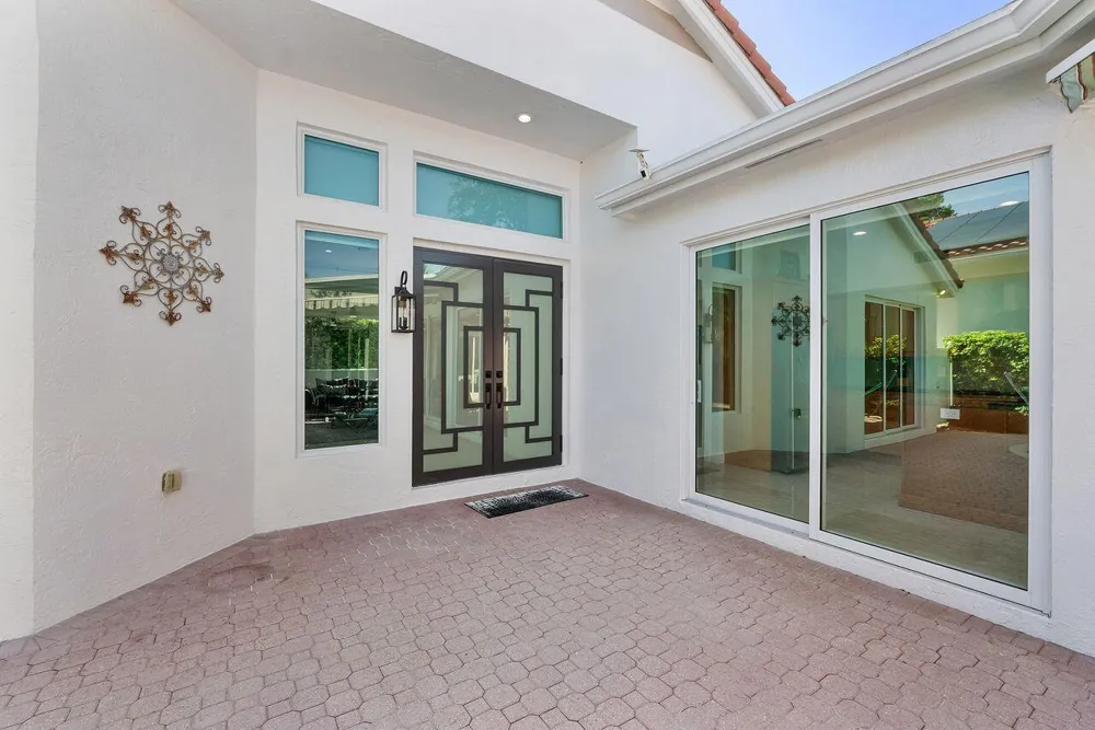 1081 BEL AIRE DRIVE E Pembroke Pines, FL 33027