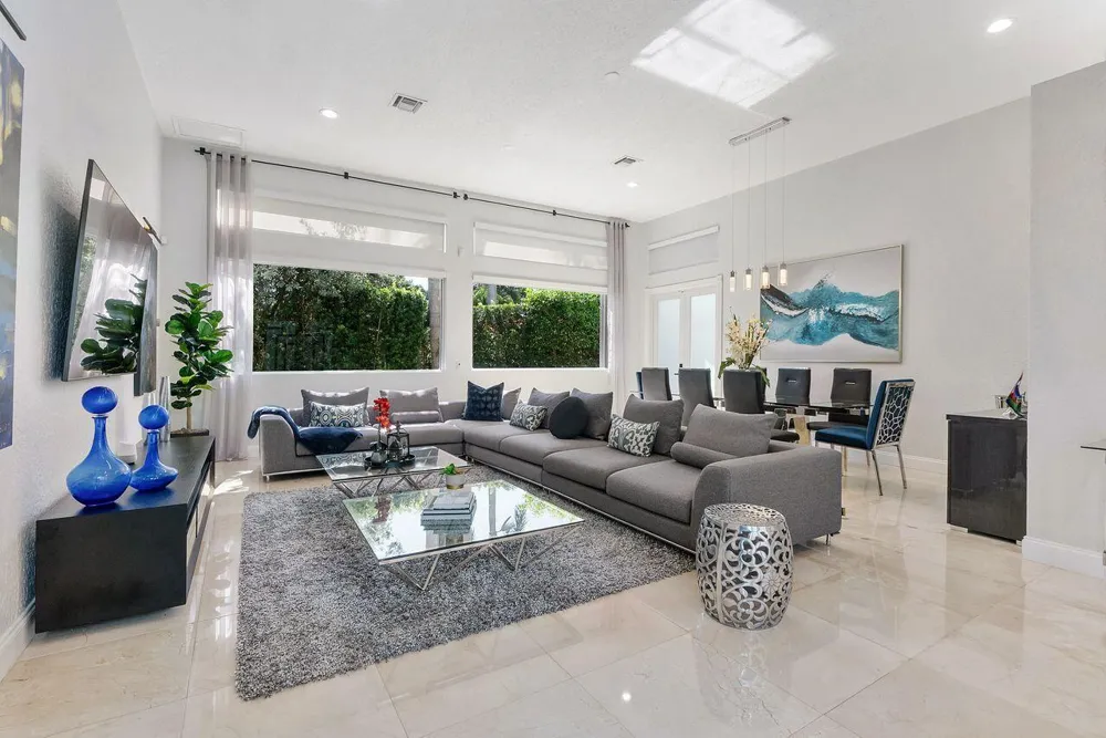 1081 BEL AIRE DRIVE E Pembroke Pines, FL 33027