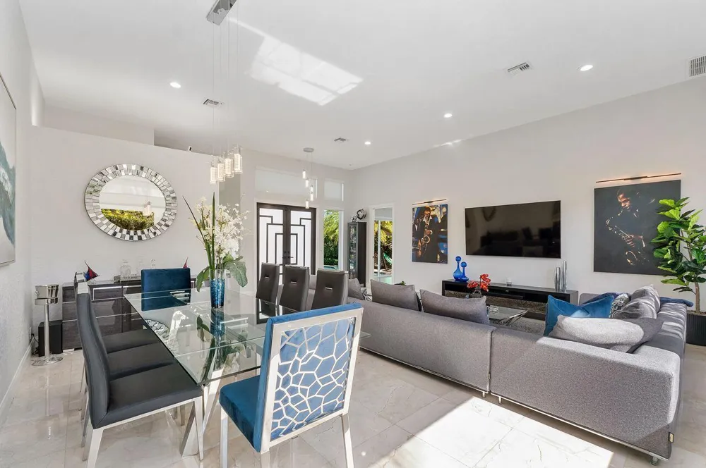 1081 BEL AIRE DRIVE E Pembroke Pines, FL 33027