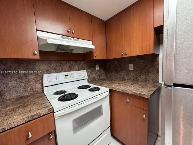 2075 SW 122nd Ave #117 Miami, FL 33175