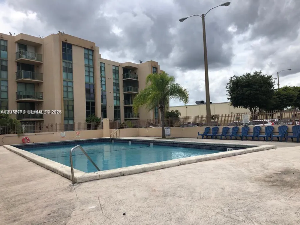 2075 SW 122nd Ave #117 Miami, FL 33175