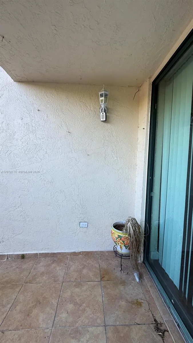 2075 SW 122nd Ave #117 Miami, FL 33175