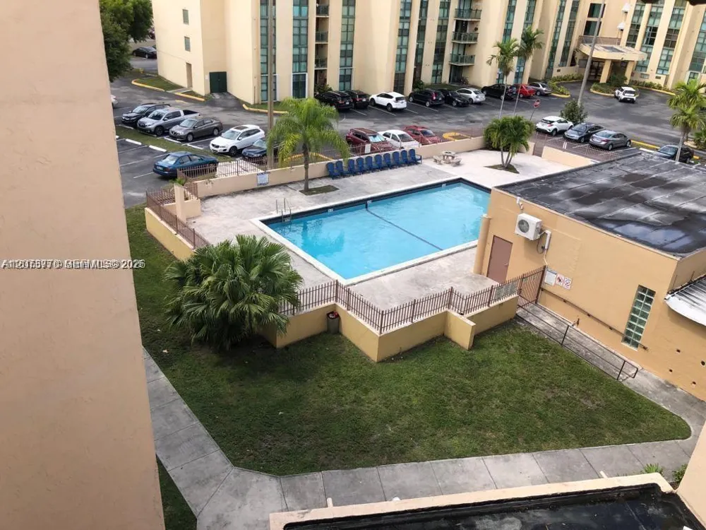 2075 SW 122nd Ave #117 Miami, FL 33175