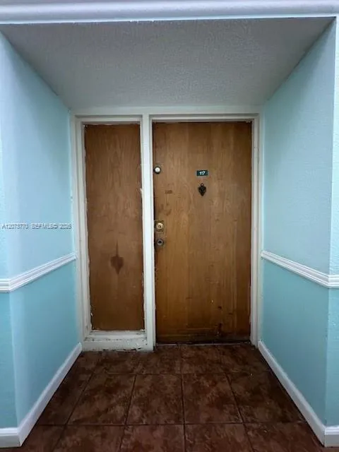 2075 SW 122nd Ave #117 Miami, FL 33175