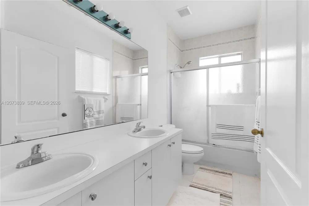 8549 SW 214th Ln Cutler Bay, FL 33189