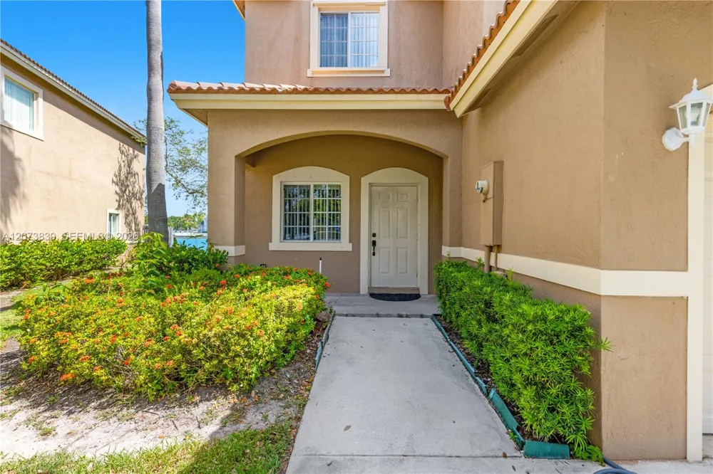 8549 SW 214th Ln Cutler Bay, FL 33189